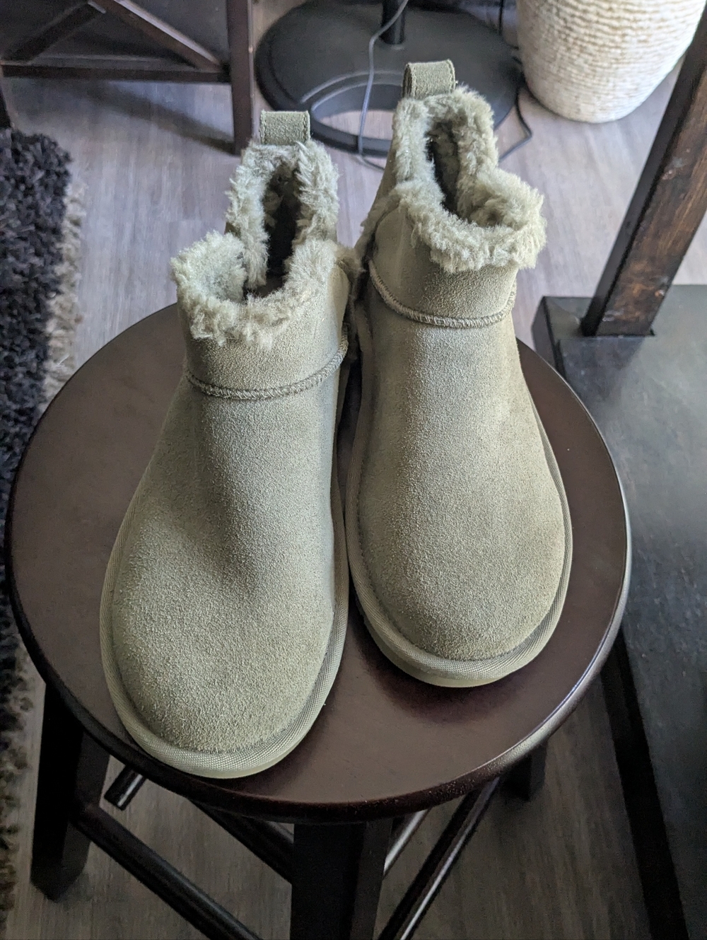 😍NWOT Ugg Koolaburra Olive Green Faux Shearling Boot Interior